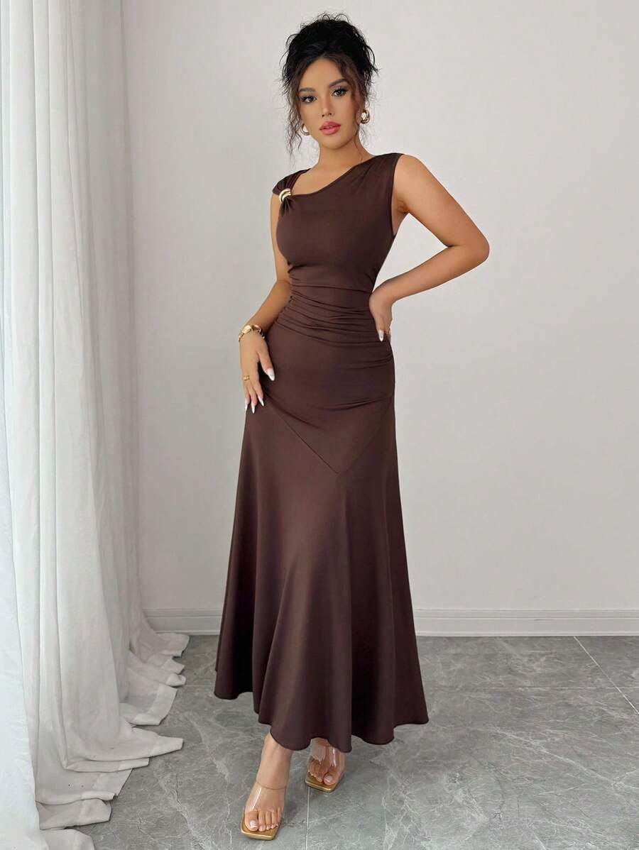 SHEIN فستان بني طويل مزين بأزرار معدنية
