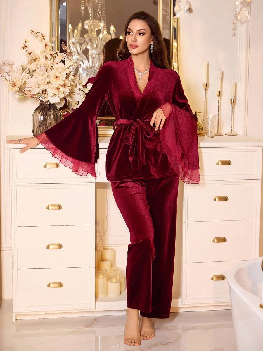 SHEIN LuxeNights طقم بيجامة ناعم وأنيق من قطعتين