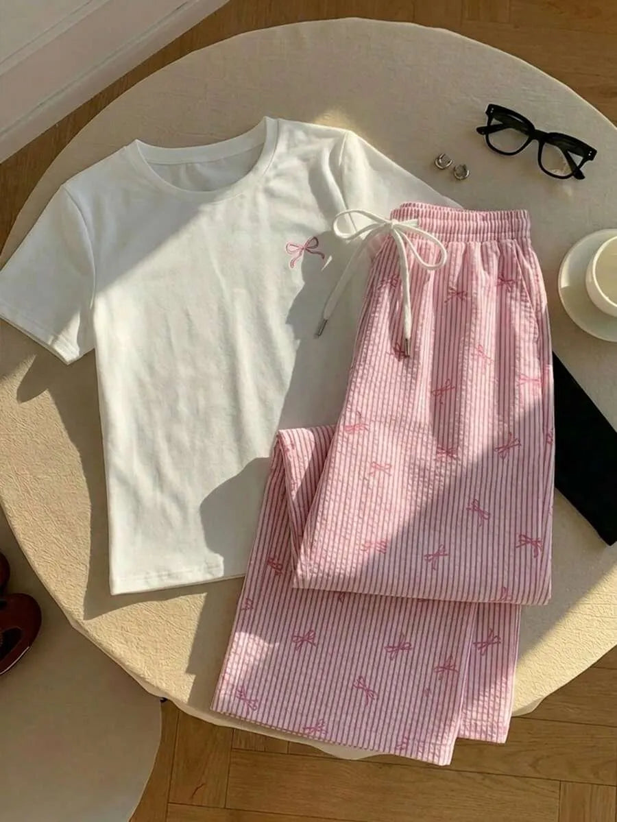 SHEIN طقم نسائي كاجوال أنيق من قطعتين (تيشيرت أبيض مطرز بفيونكة + بنطلون مخطط باللون الوردي)