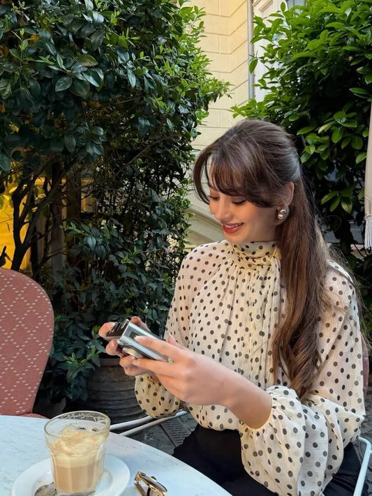 SHEIN بلوزة نسائية أنيقة باللون البيج بنقاط بولكا وشريط عنق