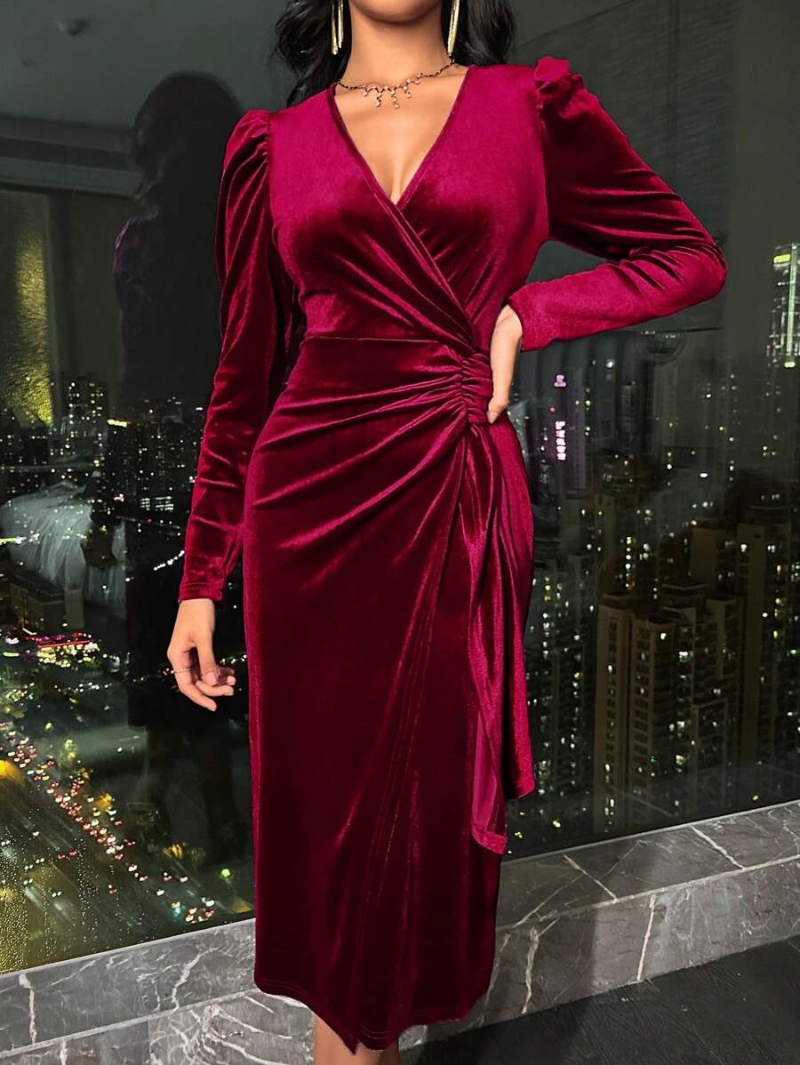 SHEIN EMERY ROSE فستان مخمل أنيق وطويل بلون عنابي