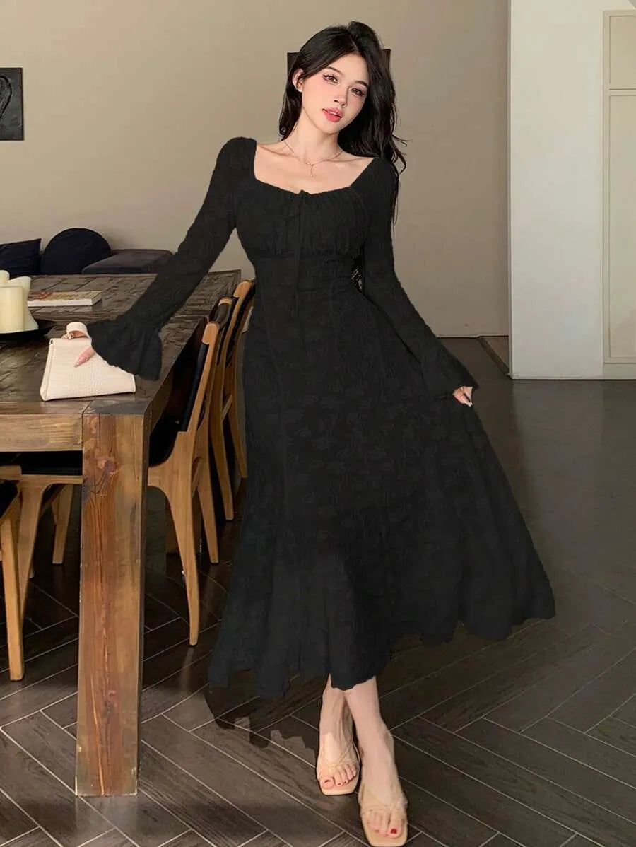 SHEIN DAZY فستان طويل بياقة مربعة وأكمام بفتحات وكشكشة بلون أسود