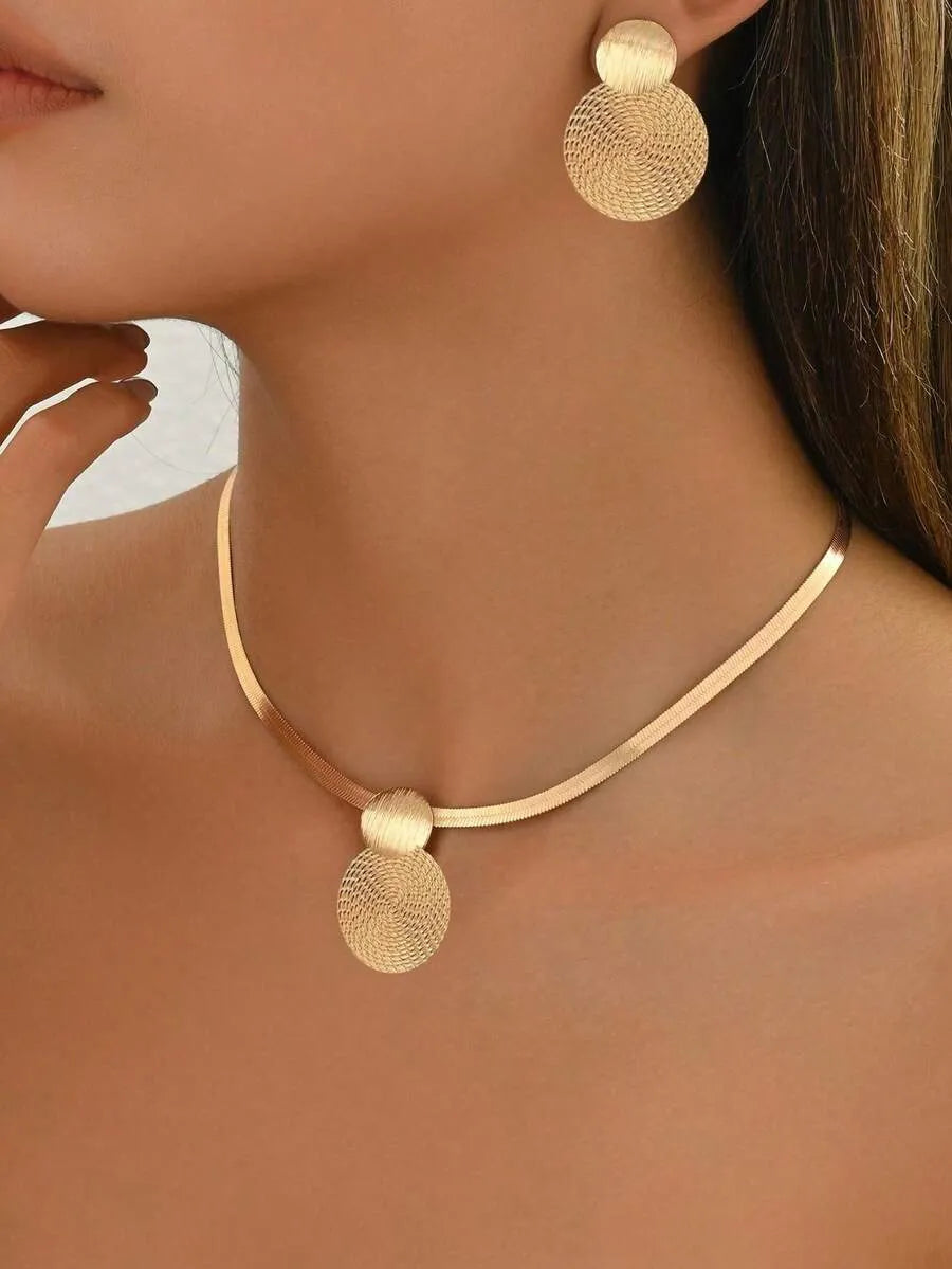 SHEIN طقم مجوهرات نسائي 3 قطع قلادة وأقراط بتصميم هندسي حلزوني ودائري بلون ذهبي