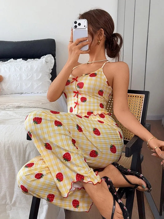 SHEIN Napfluff طقم بيجاما كاميسول بنقشة مربعات الفراولة قطعتين بلون أصفر