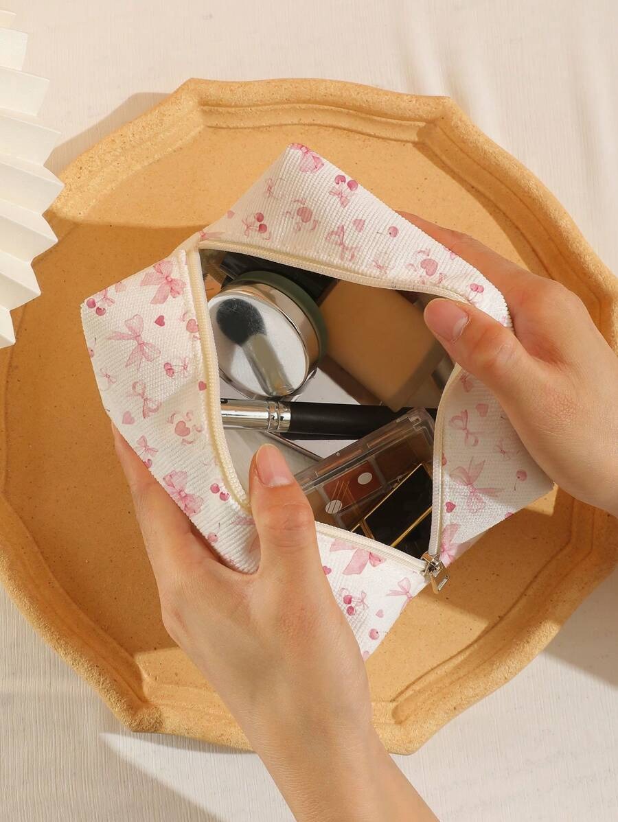 SHEIN حقيبة مكياج مخملية بنقشة كرز وقلب