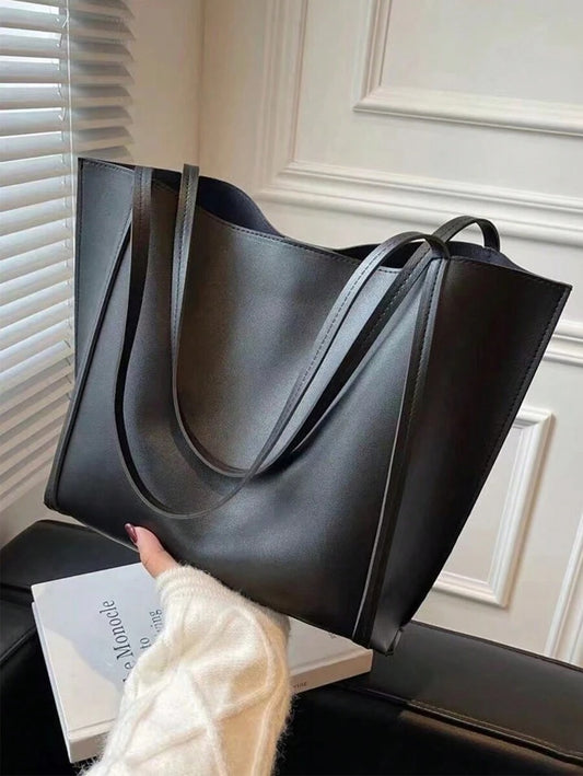 SHEIN حقيبة كتف كلاسيكية بلون أسود