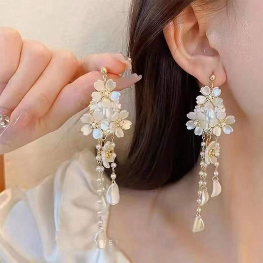 SHEIN أقراط حلقة طويلة مزينة بكاميليا وقطرة لؤلؤ
