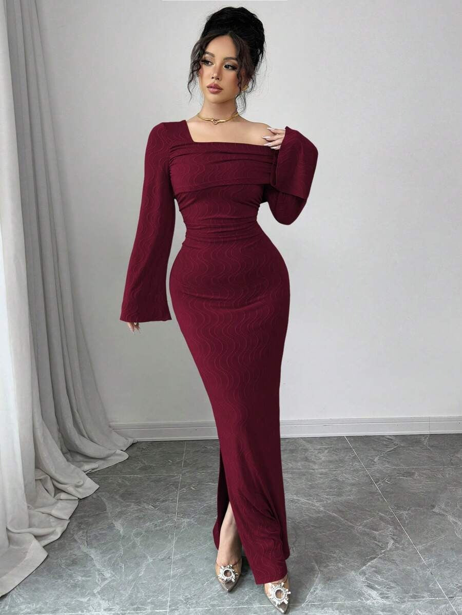 SHEIN Modelyn فستان جاكارد بياقة مائلة وأكمام طويلة