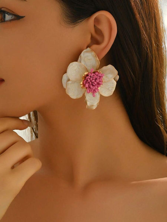 SHEIN زوج أقراط عتيقة على شكل زهور شمبانيا