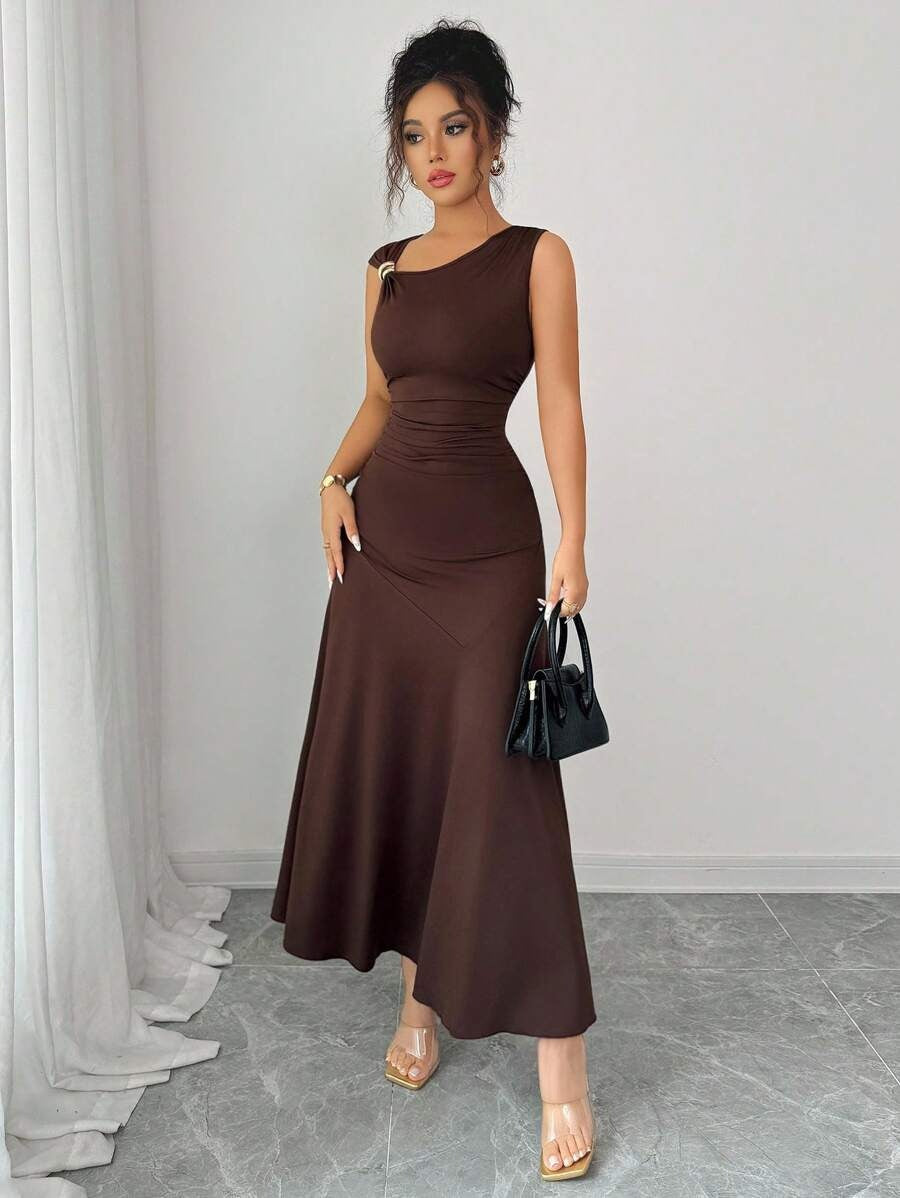 SHEIN فستان بني طويل مزين بأزرار معدنية