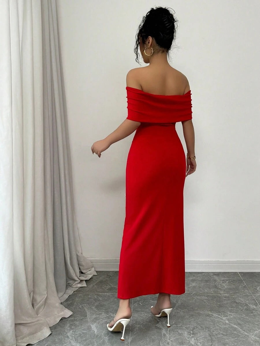 SHEIN Rafferiza فستان طويل بلون أحمر مزين بالفصوص