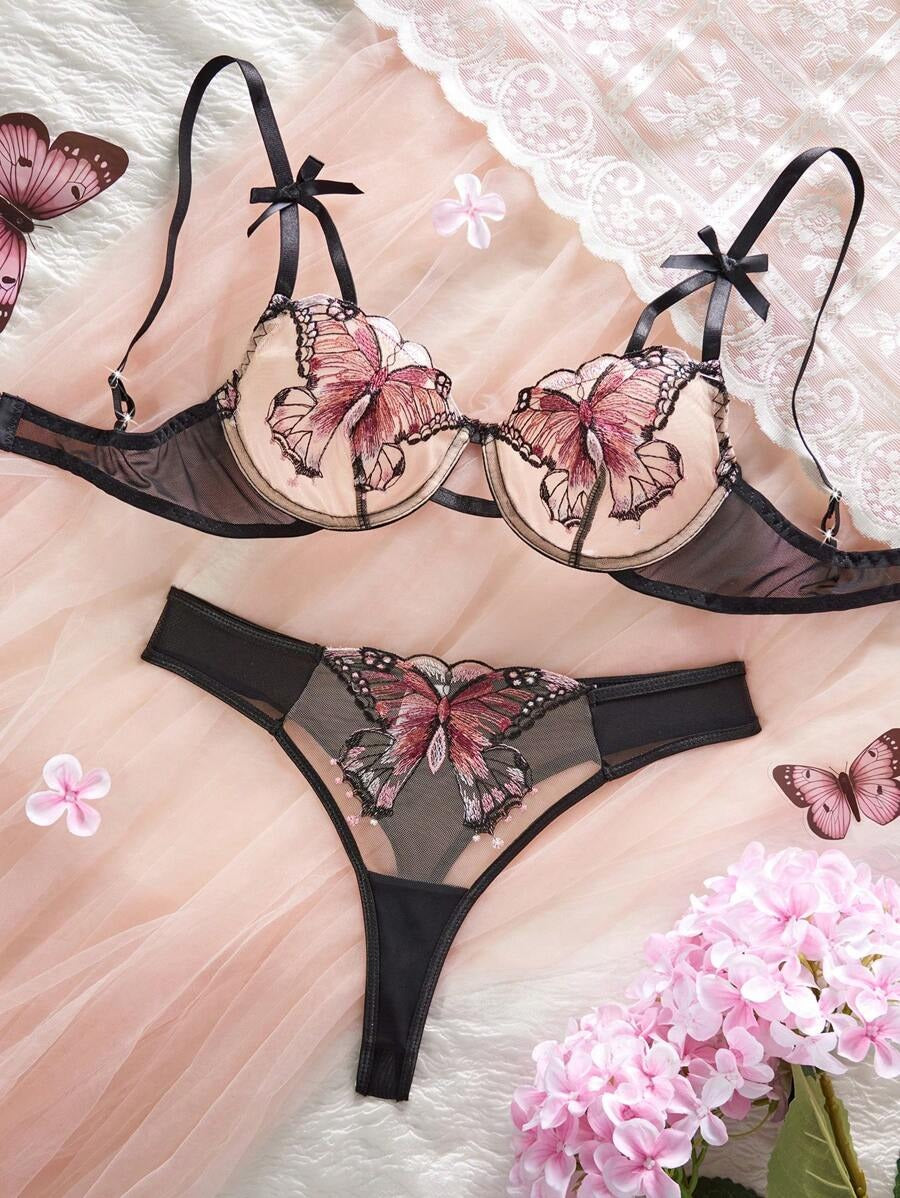SHEIN طقم دانتيل أحمر بفراشات مطرزة