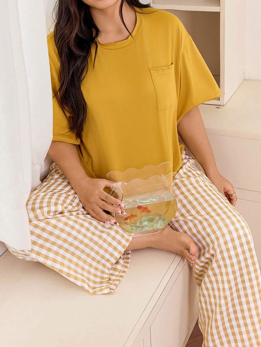 SHEIN طقم نوم كاجوال بلون أصفر خردلي وبنطلون مربعات