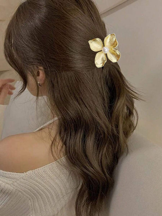 SHEIN مشبك شعر ذهبي بشكل زهرة مع لؤلؤ