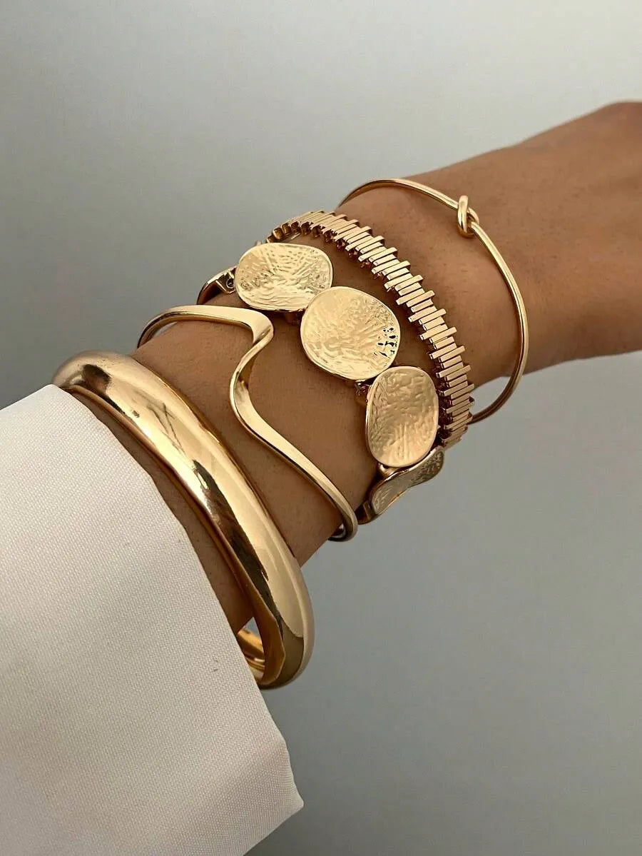 SHEIN مجموعة أساور معدنية ذهبية عريضة هندسية 5 قطع