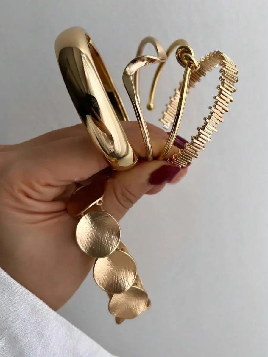 SHEIN مجموعة أساور معدنية ذهبية عريضة هندسية 5 قطع
