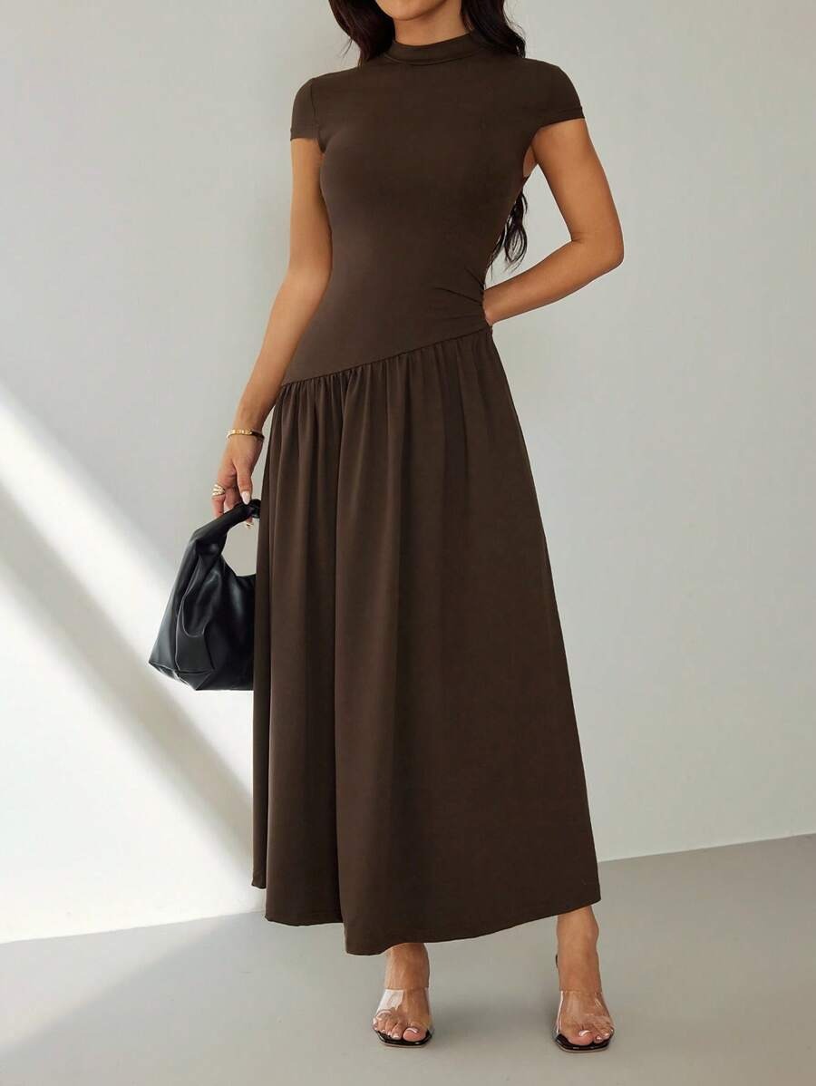 SHEIN PETITE فستان ماكسي بلون بني
