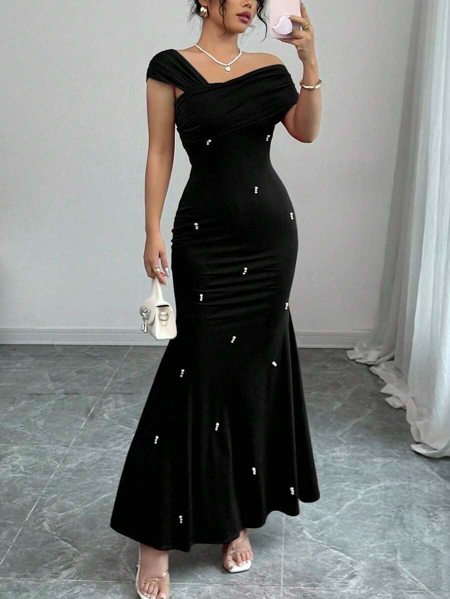 SHEIN Rafferiza فستان اسود غير متماثل مزين بخرز