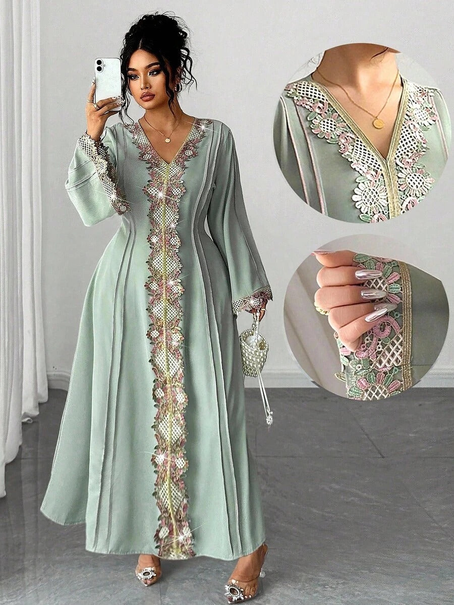 SHEIN PETITE CURVE فستان طويل مزين بالدانتيل الأنيق باللون الأخضر