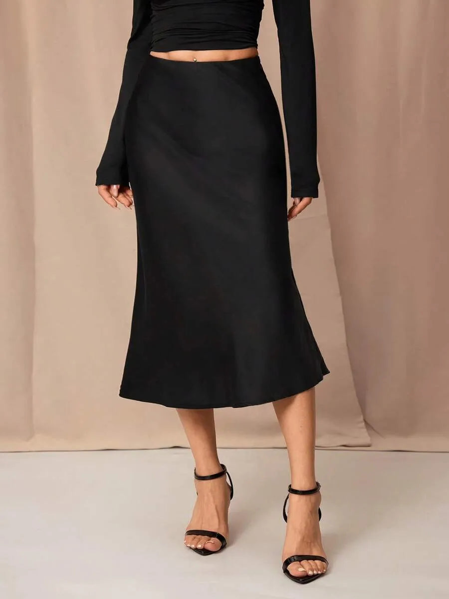 SHEIN PETITE تنورة ساتان سوداء أنيقة بخصر عالٍ وقصة ميدسي