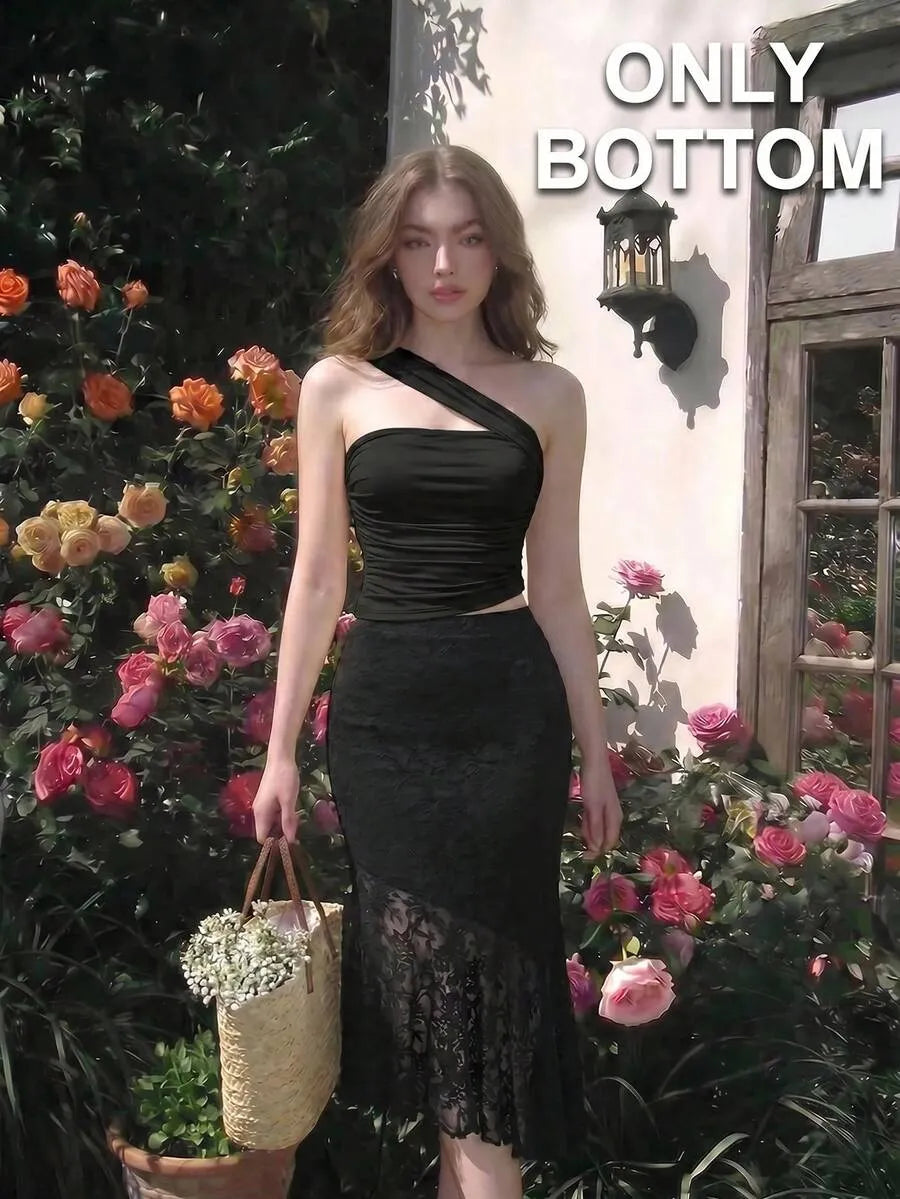 SHEIN تنورة دانتيل سوداء بقصة ذيل السمكة وحافة مائلة غير متناظرة