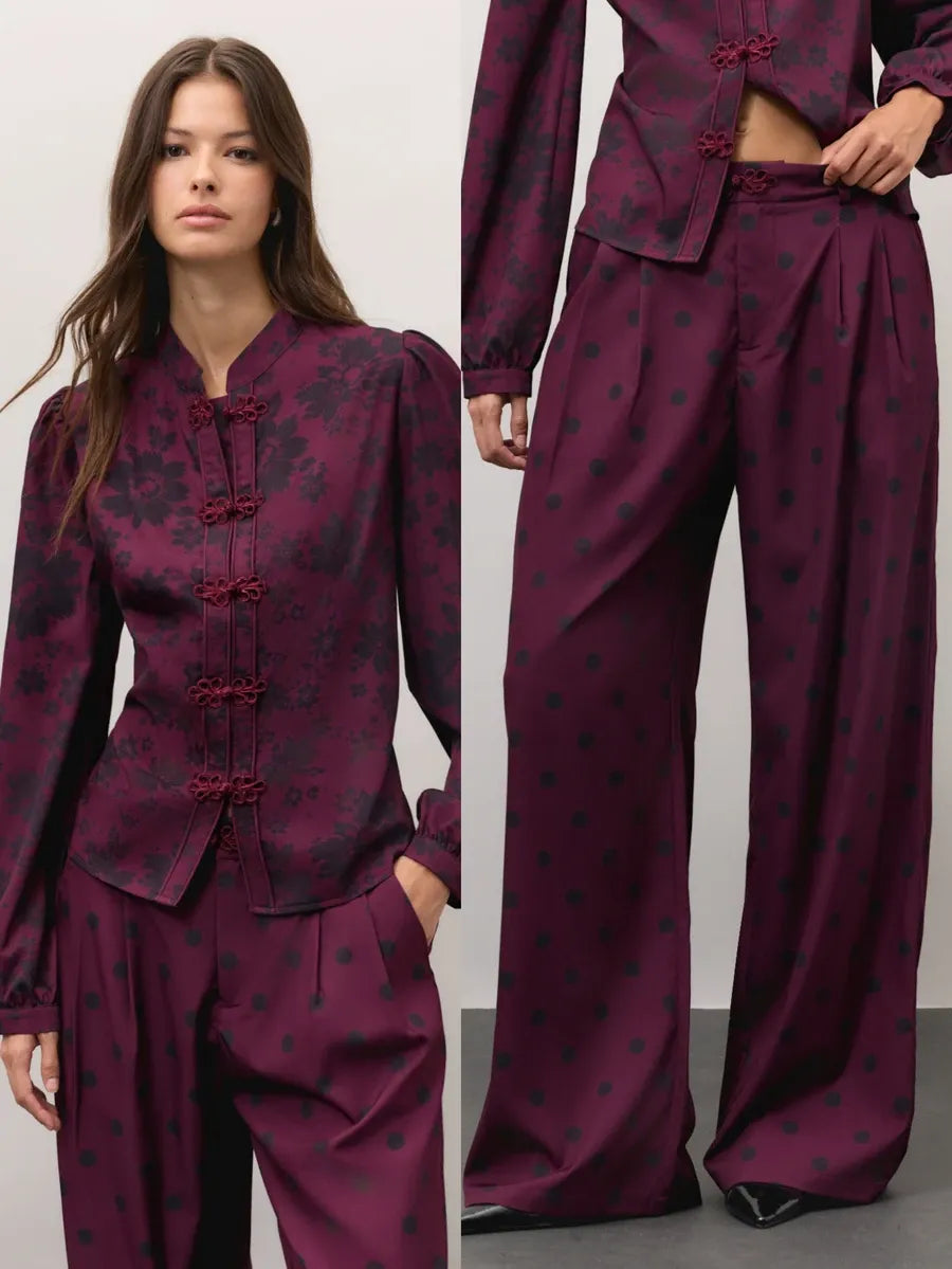 SHEIN Nöista طقم نسائي قطعتين بلوزة بياقة عالية وأزرار أمامية وبنطال واسع بنقشة زهور ونقاط بلون عنابي