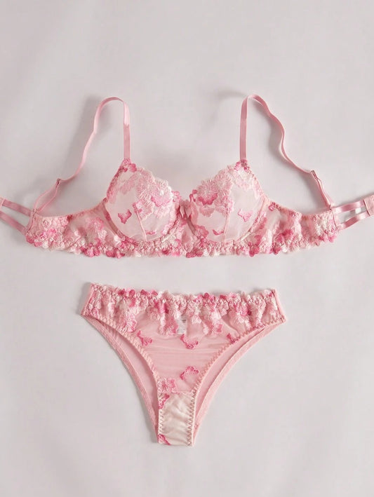 SHEIN طقم ملابس لانجري وردي و أشكال زهور رقيقة