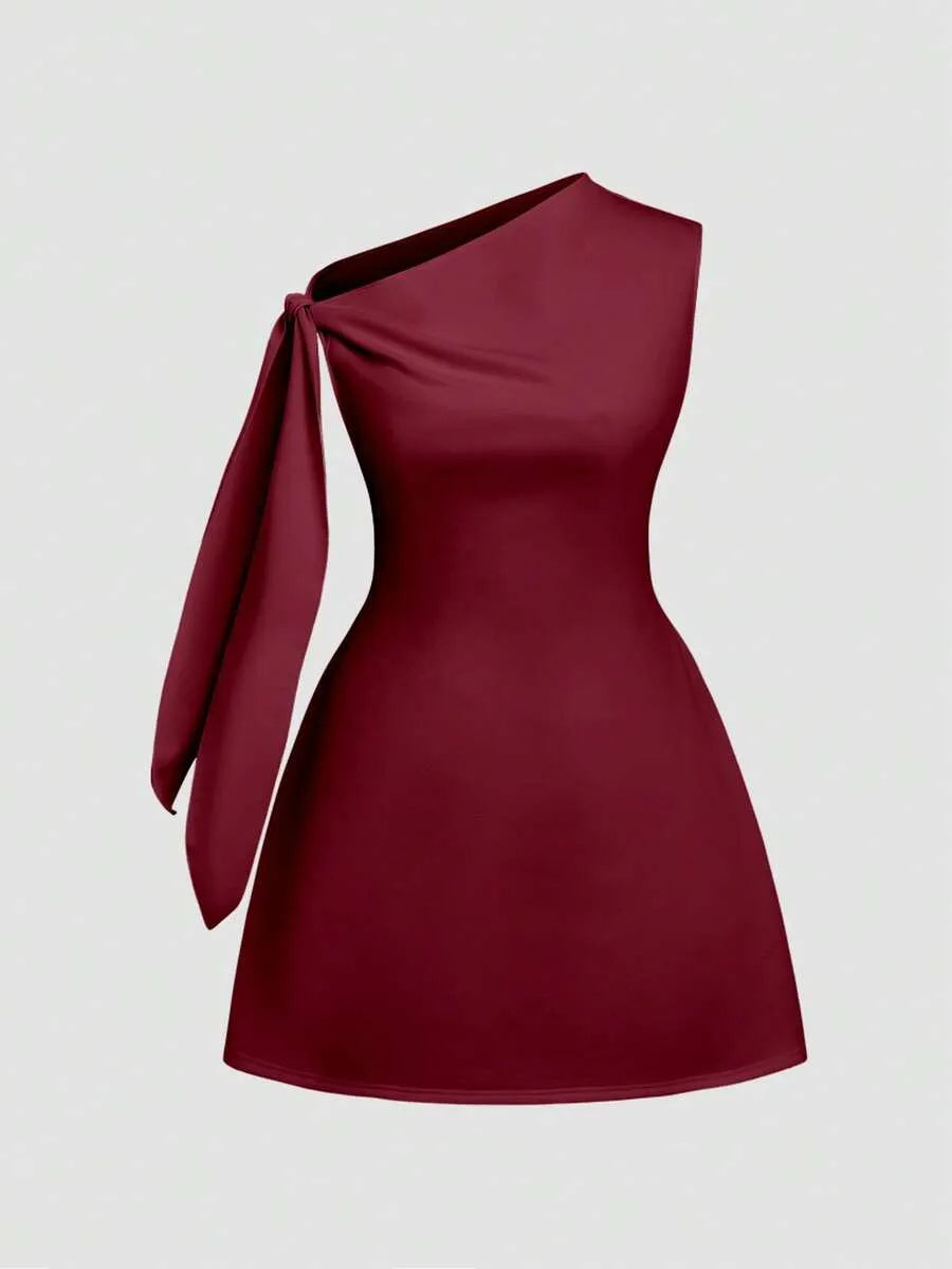 SHEIN فستان عنابي ميني واسع بكتف مائل وبدون أكمام وتصميم غير متماثل