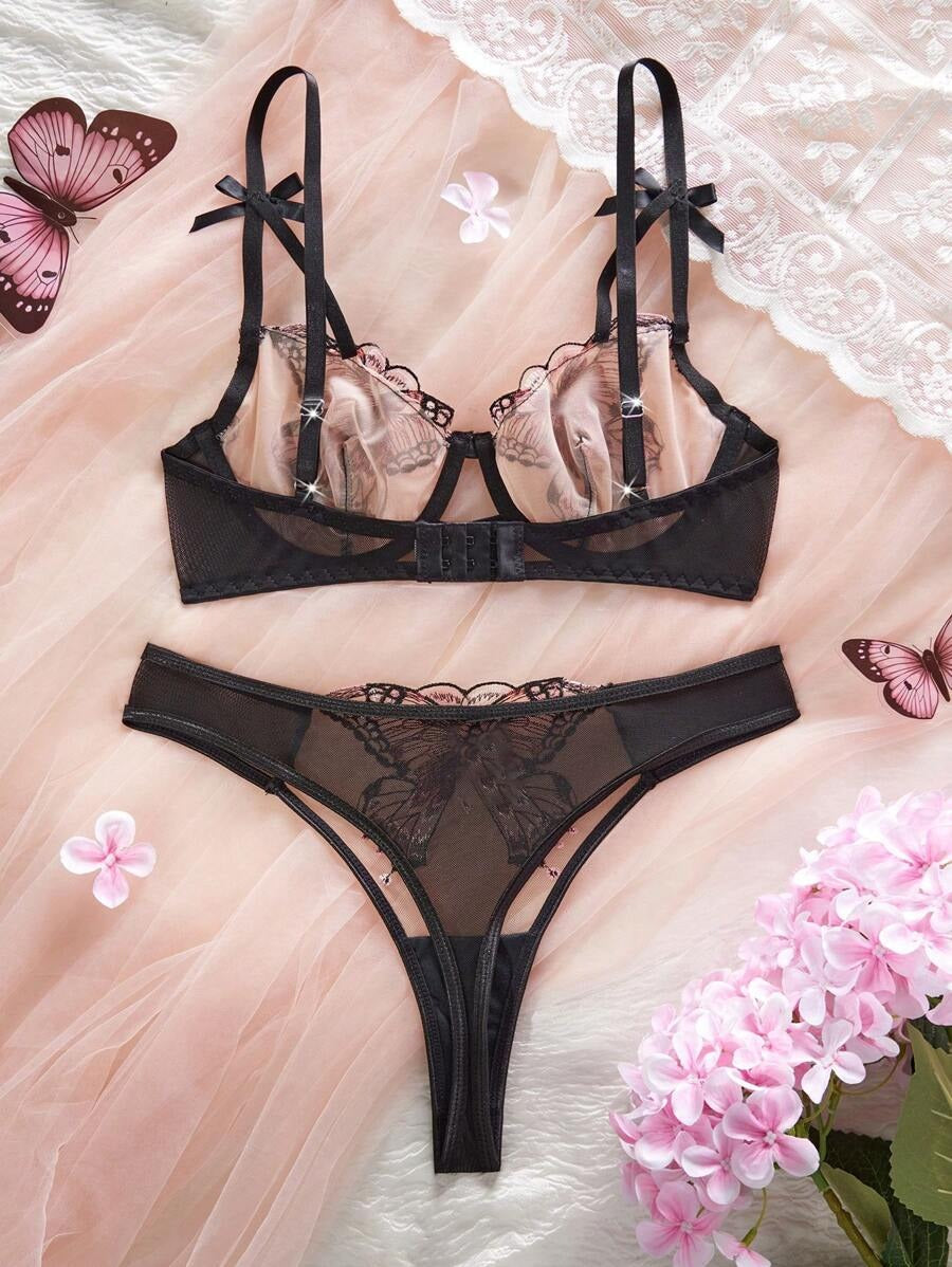 SHEIN طقم دانتيل أحمر بفراشات مطرزة