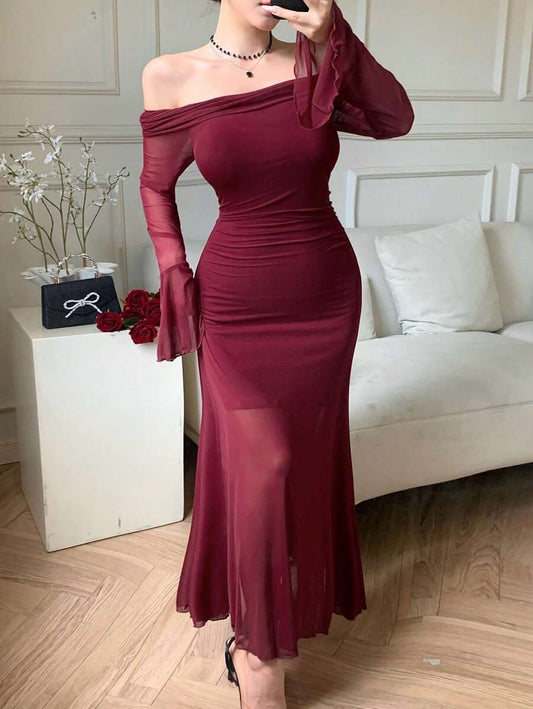 SHEIN DAZY فستان ميدي احمر ضيق وكتف مكشوف