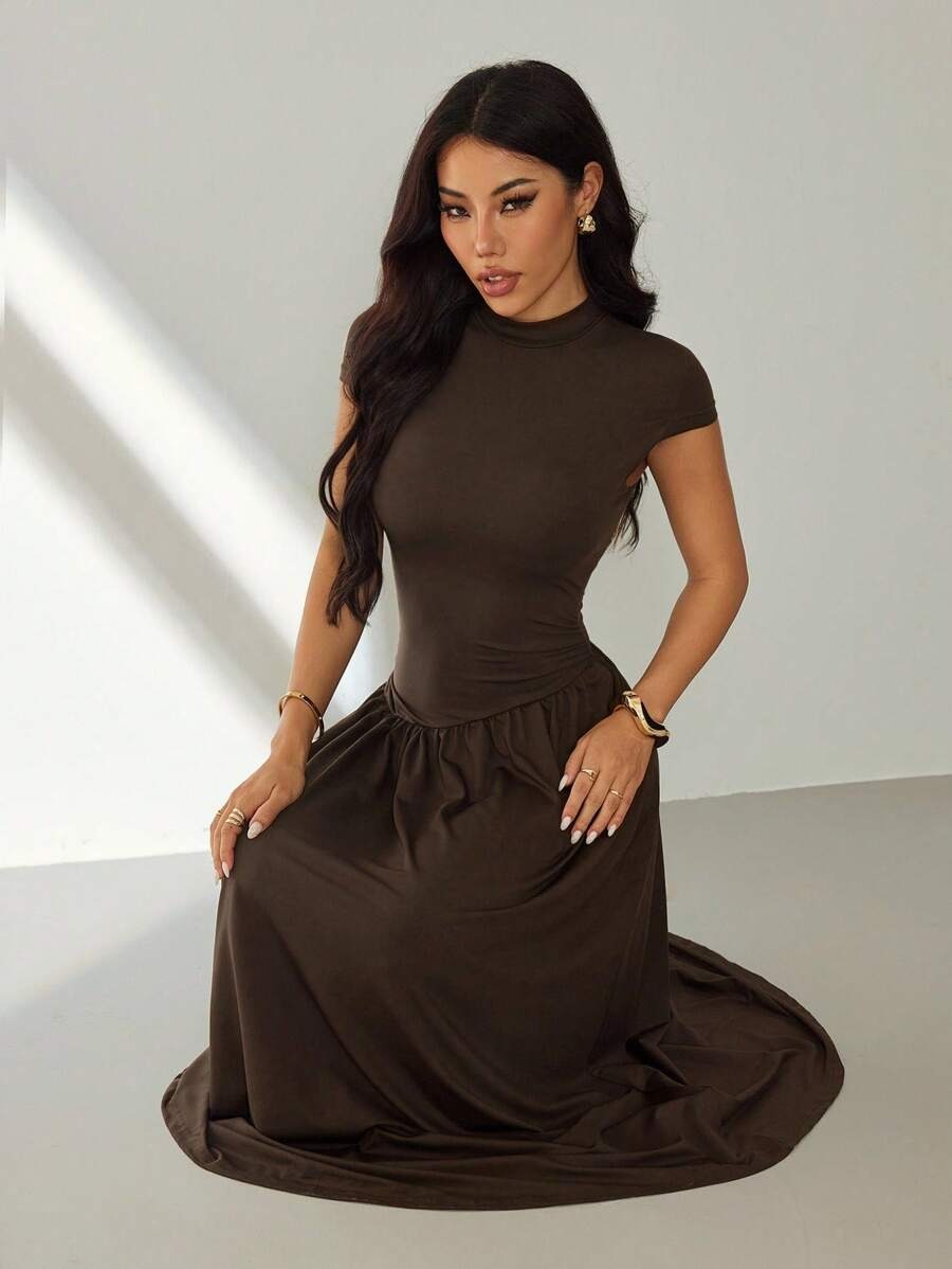 SHEIN PETITE فستان ماكسي بلون بني