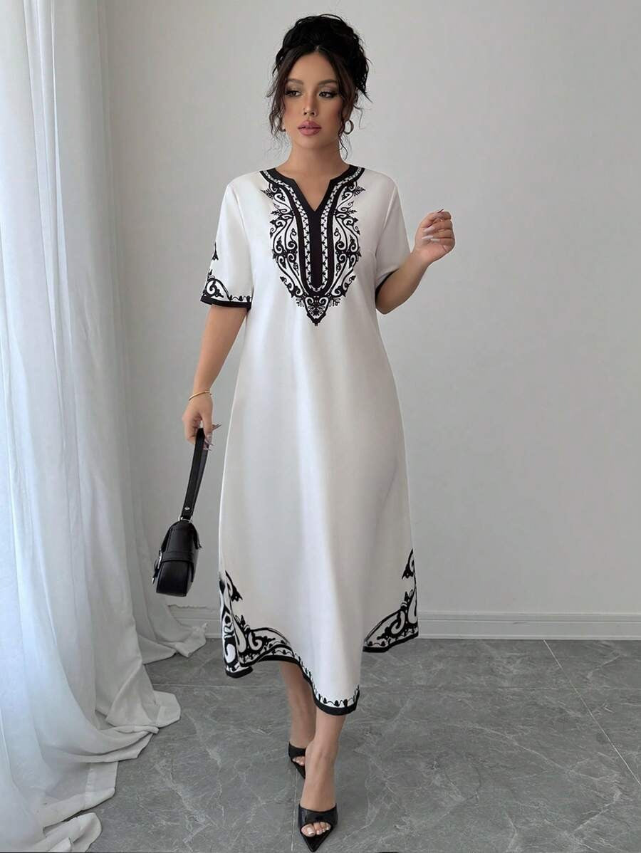 SHEIN Elenzga  فستان أنثوي أبيض بنقشات جذابة