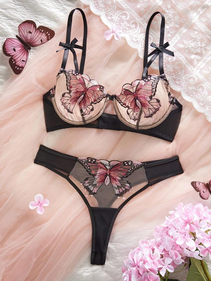 SHEIN طقم دانتيل أحمر بفراشات مطرزة