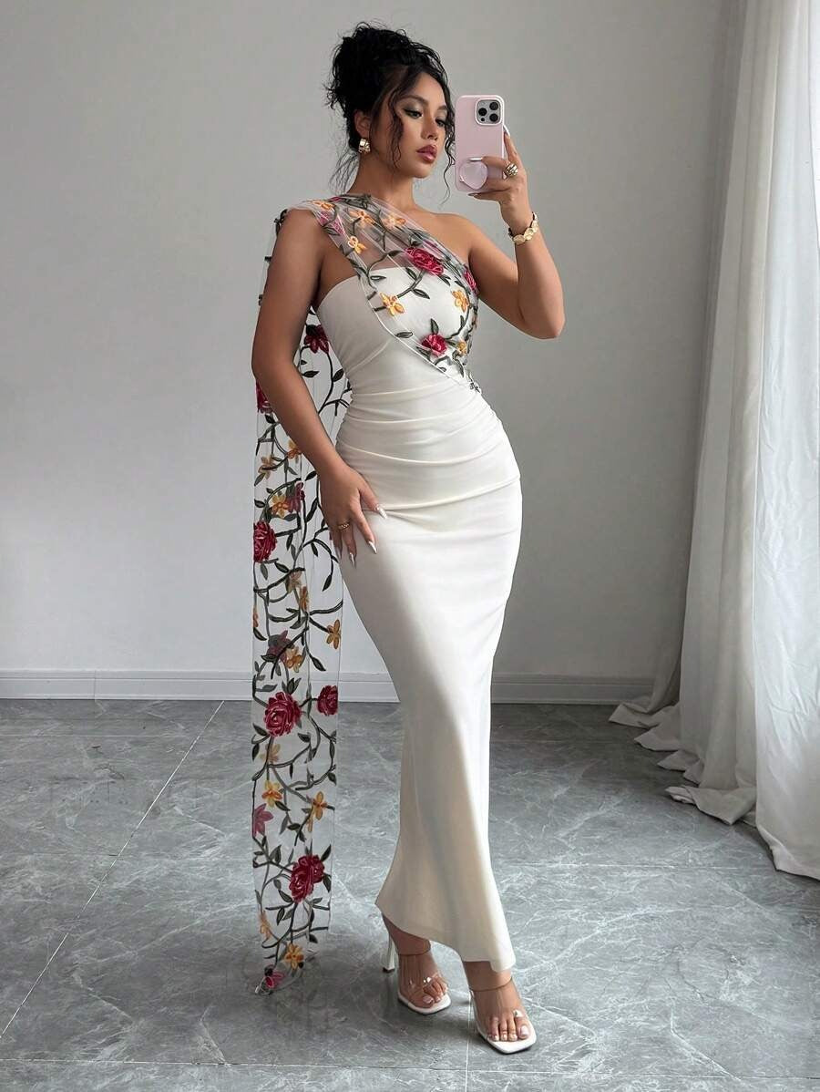 SHEIN Elenzga فستان ضيق مكشوف الظهر مع شق خلفي بلون مشمشي