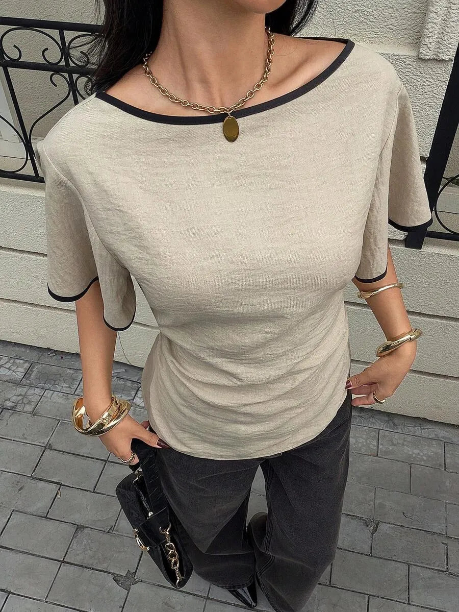 SHEIN Siren Gaze قميص نسائي بأكمام قصيرة وحافة متباينة باللونين الأسود والبيج