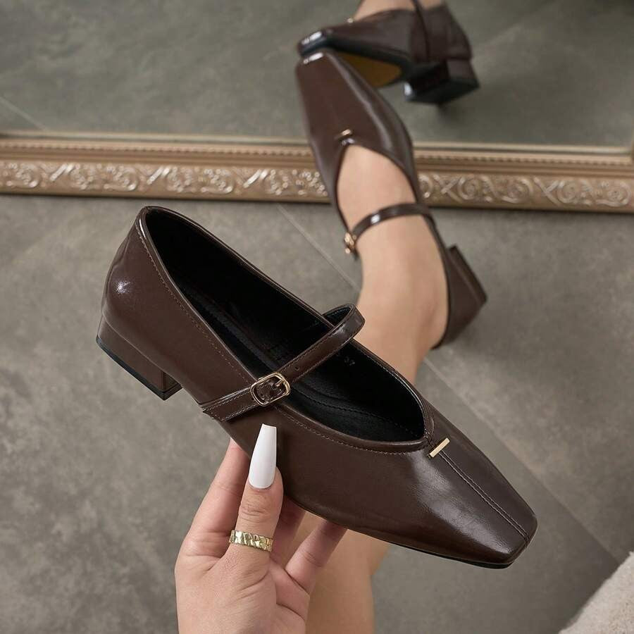 SHEIN حذاء نسائي بلون بني ستايل كلاسيكي