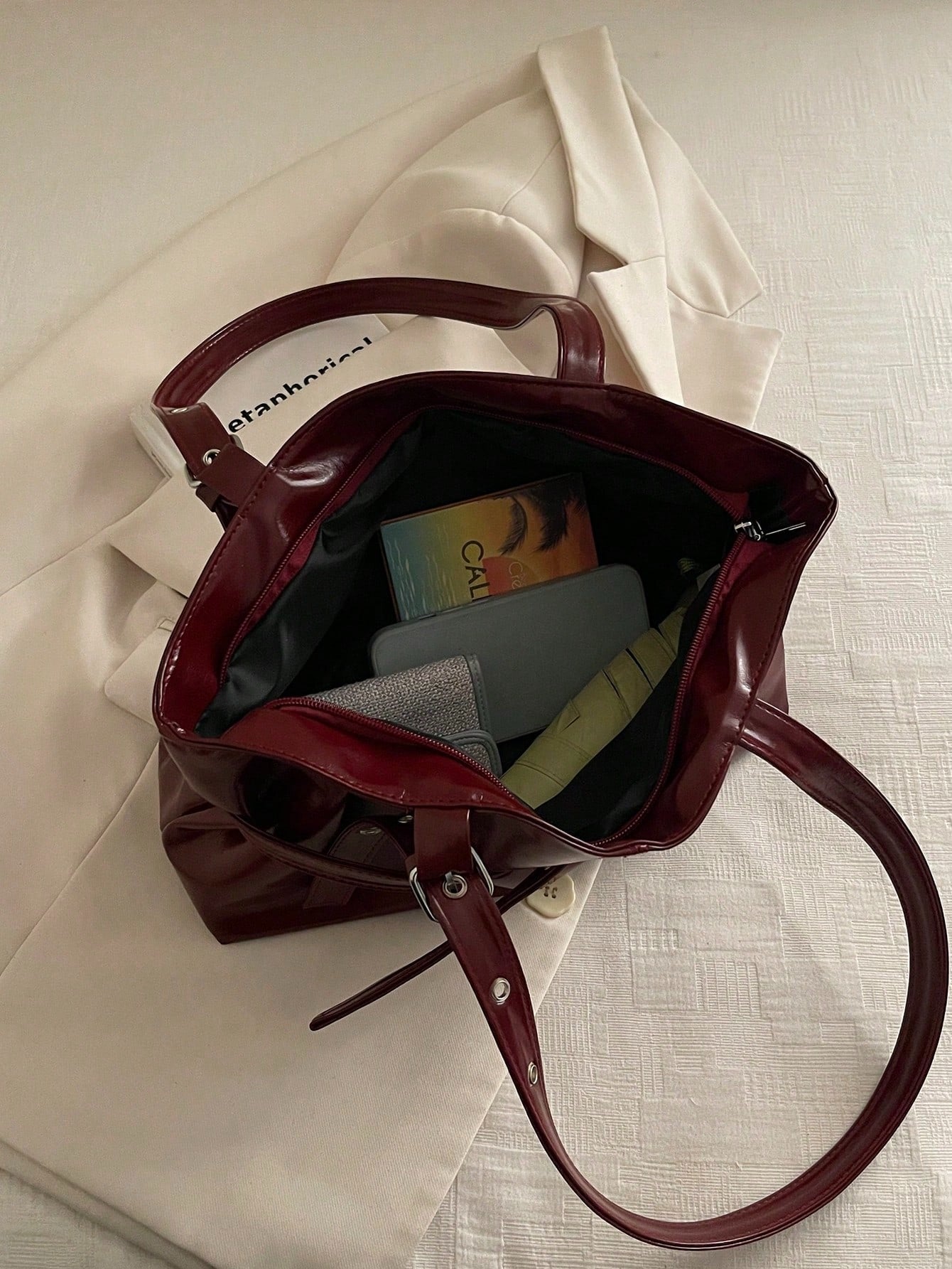 SHEIN حقيبة كتف نسائية جلد مشمع أحمر عتيق بسعة كبيرة وسحاب
