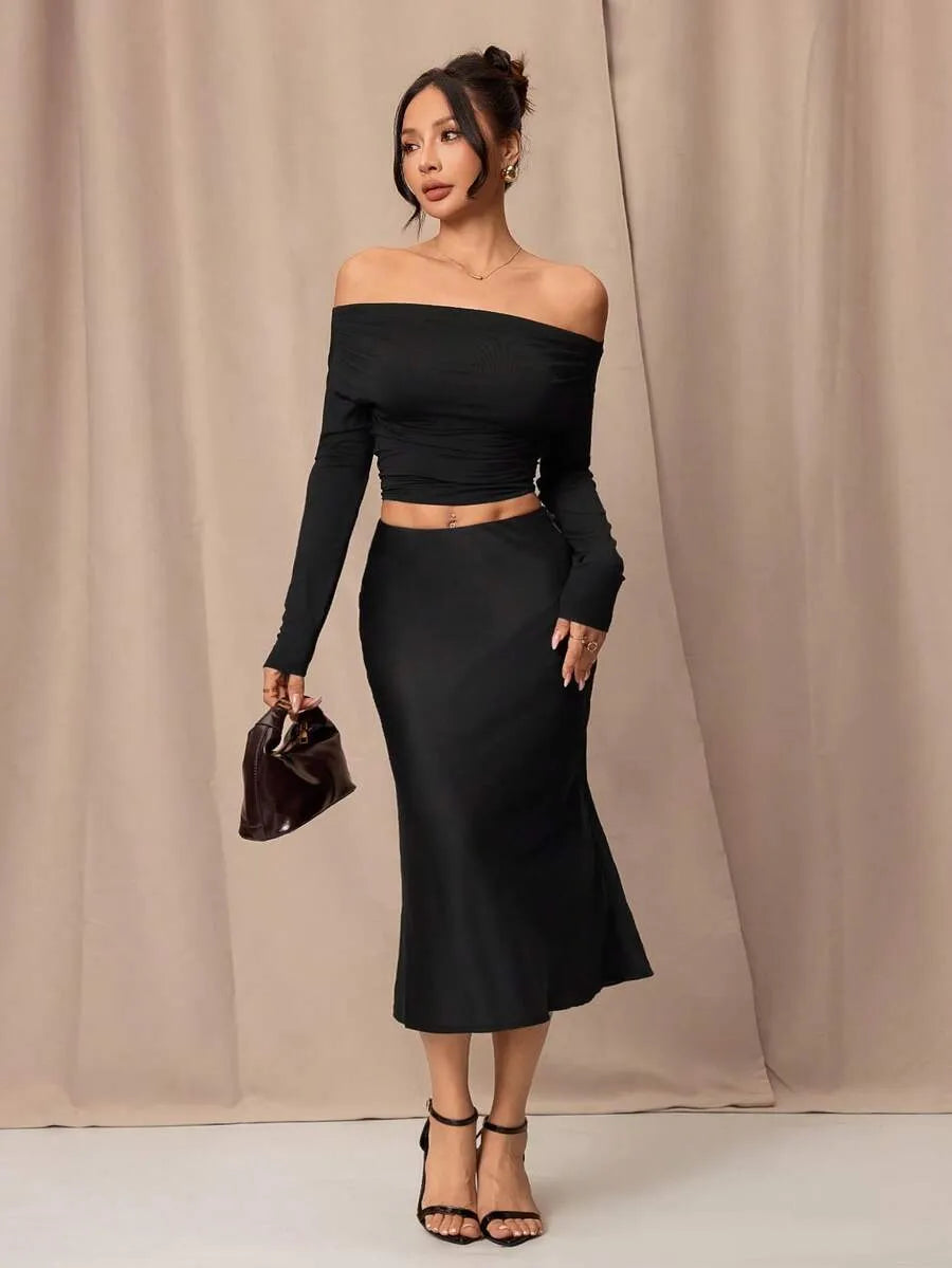 SHEIN PETITE تنورة ساتان سوداء أنيقة بخصر عالٍ وقصة ميدسي
