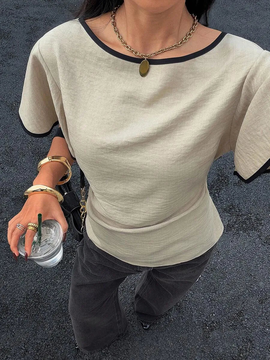 SHEIN Siren Gaze قميص نسائي بأكمام قصيرة وحافة متباينة باللونين الأسود والبيج