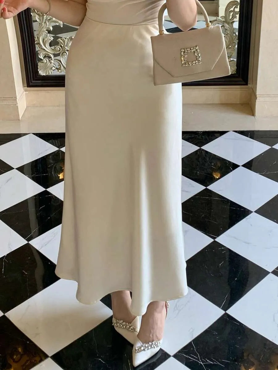 SHEIN DAZY تنورة ساتان حريرية أنيقة بخصر مطاطي وقصة انسيابية من