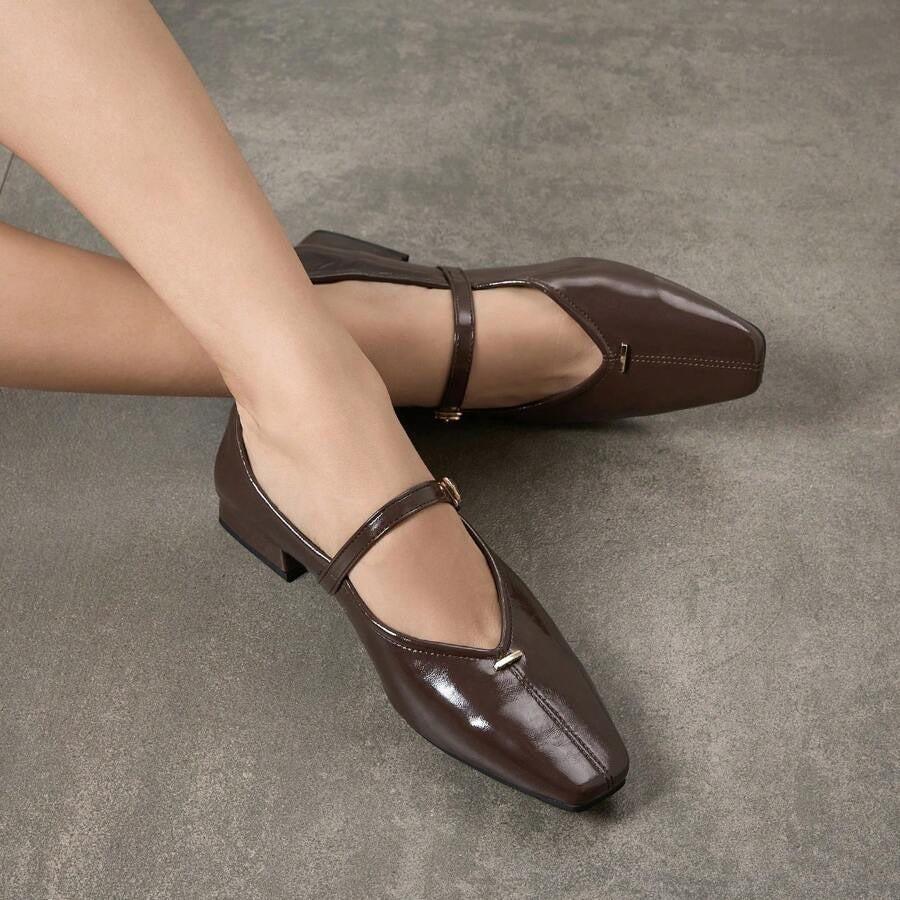 SHEIN حذاء نسائي بلون بني ستايل كلاسيكي