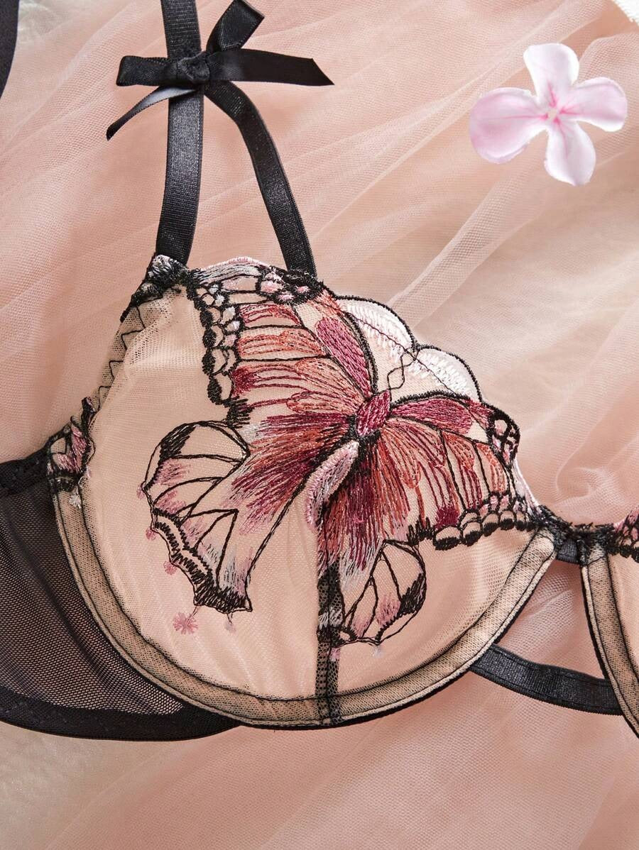 SHEIN طقم دانتيل أحمر بفراشات مطرزة