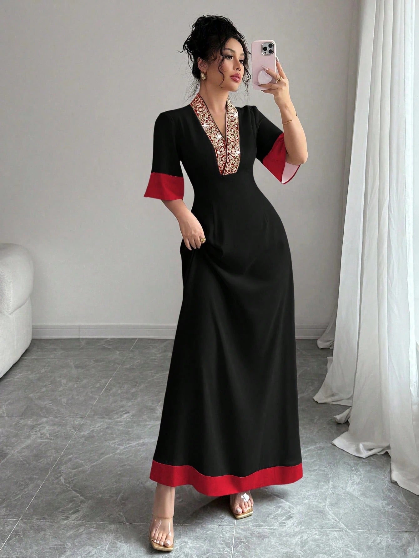 SHEIN Rafferiza  Vفستان  بياقة وتنورة بطيات خصر مزينة بتطريز زهري