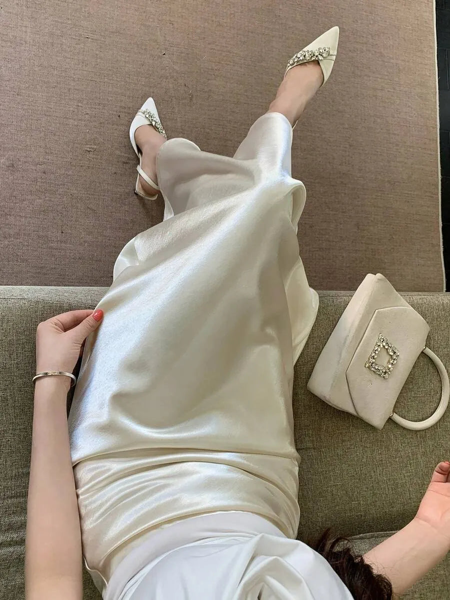 SHEIN DAZY تنورة ساتان حريرية أنيقة بخصر مطاطي وقصة انسيابية من
