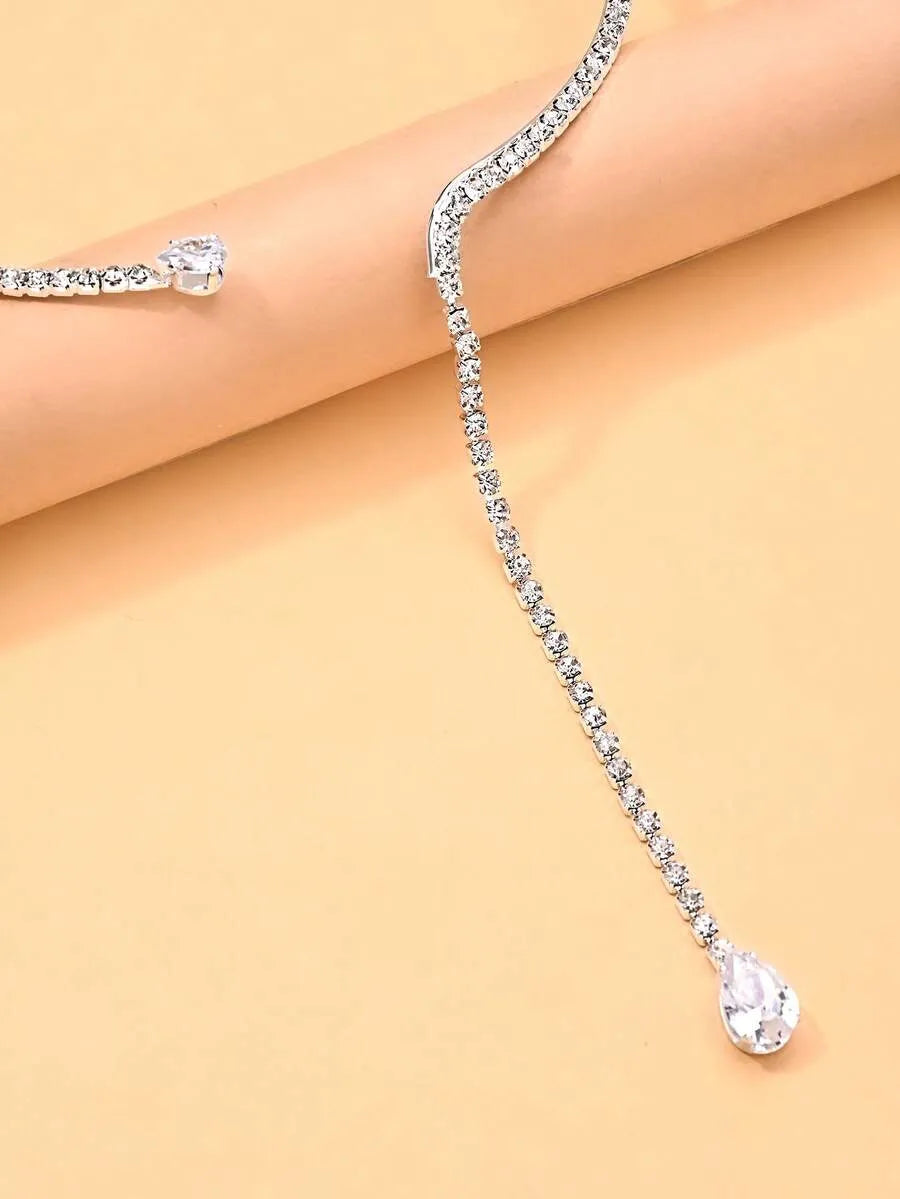 SHEIN outingfit قلادة فضية بياقة مفتوحة شكل Y قطعة واحدة