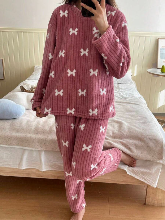 SHEIN بيجامة شتوية ناعمة من قطعتين بلون وردي فاتح