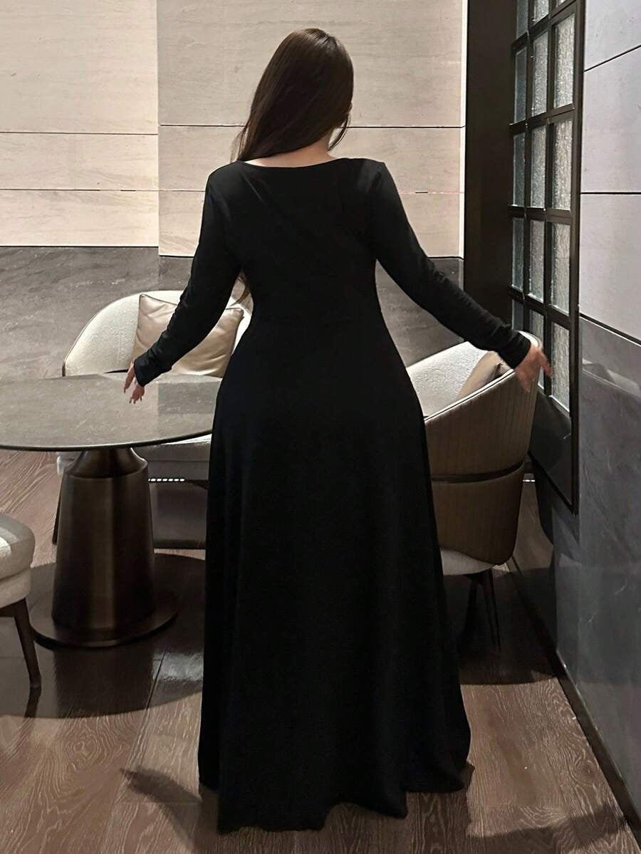 SHEIN Vibekara فستان طويل أسود مزين بالدانتيل والزهور