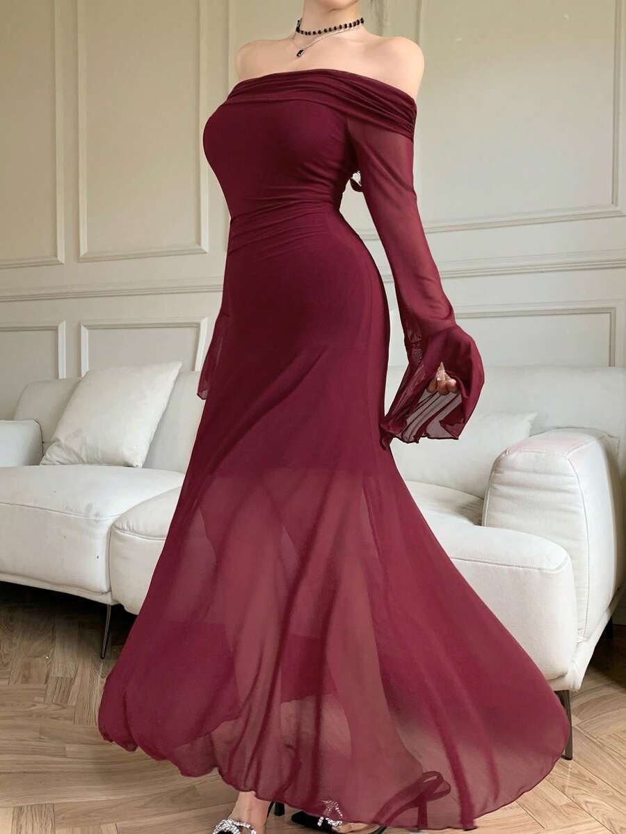 SHEIN DAZY فستان ميدي احمر ضيق وكتف مكشوف