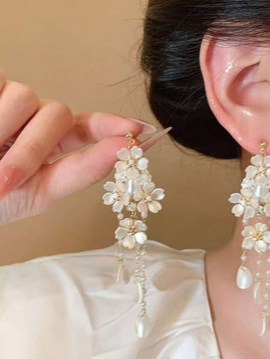 SHEIN أقراط حلقة طويلة مزينة بكاميليا وقطرة لؤلؤ