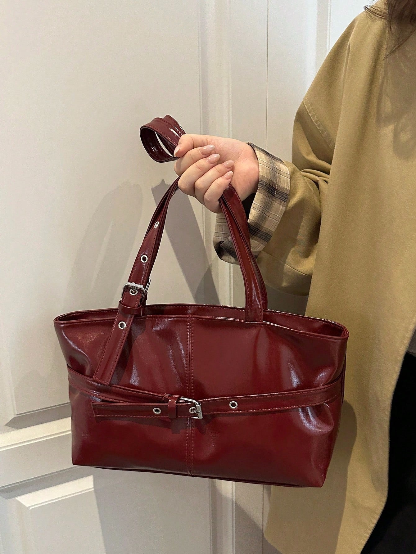 SHEIN حقيبة كتف نسائية جلد مشمع أحمر عتيق بسعة كبيرة وسحاب